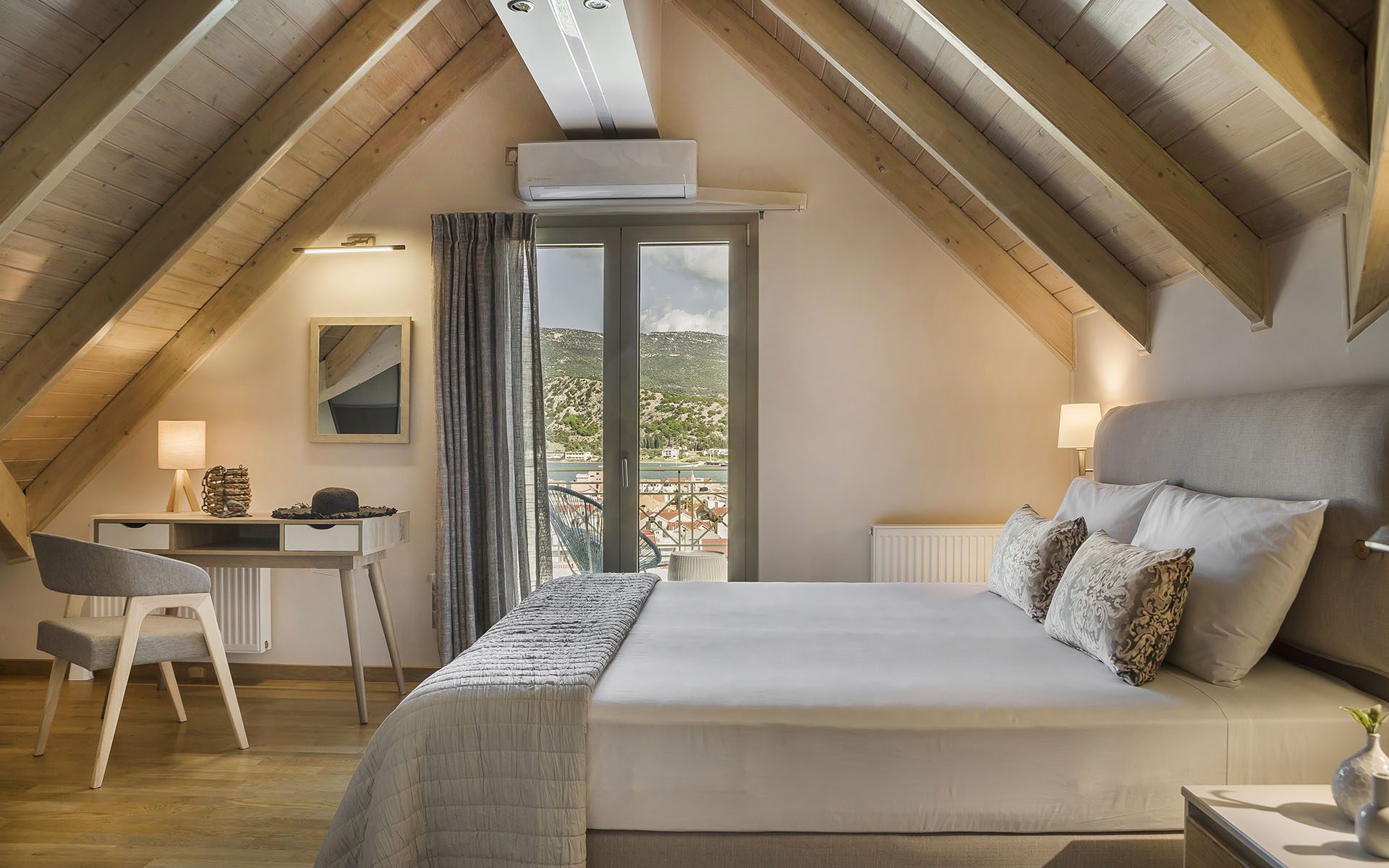 Grand View Maisonette