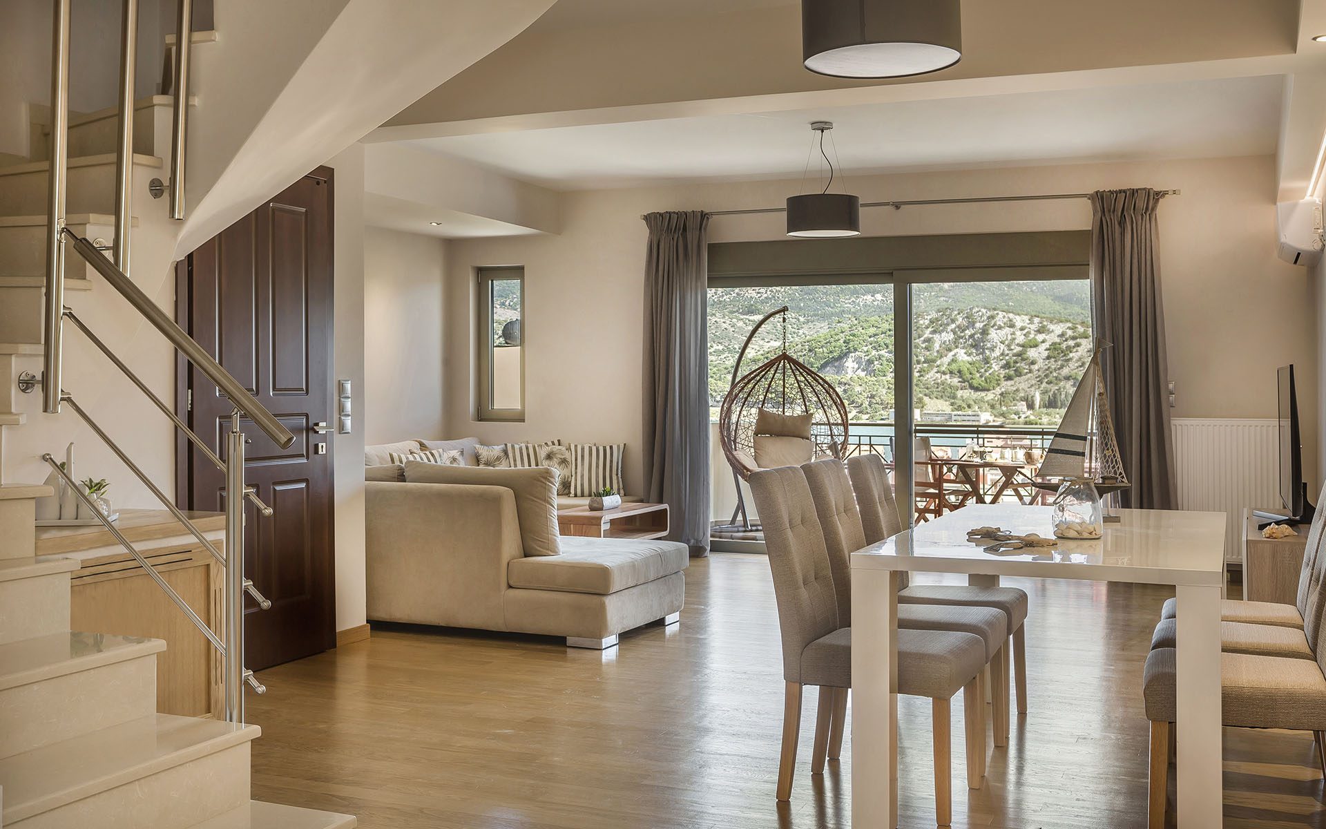 Grand View Maisonette